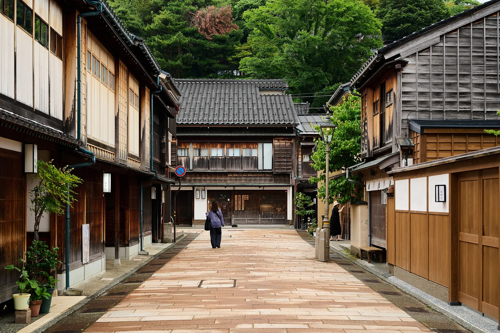 50代以降の最初の二人旅：東京から金沢への新幹線