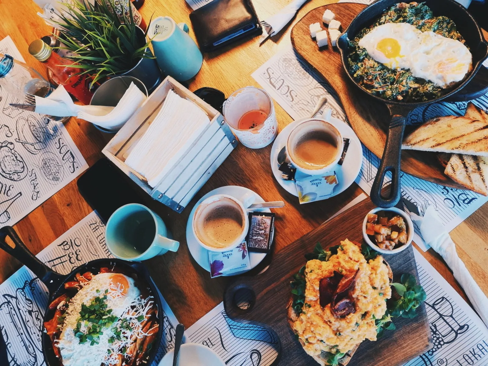 Brunch date în București 2026: scenariul Gen-Z care dă rezultate