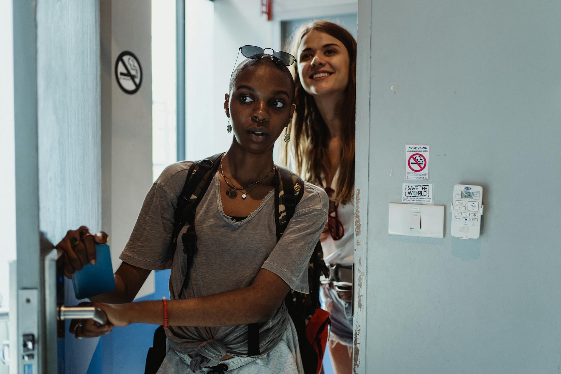 Hostel Hookups vs Hostel Friendships — Knowing the Difference