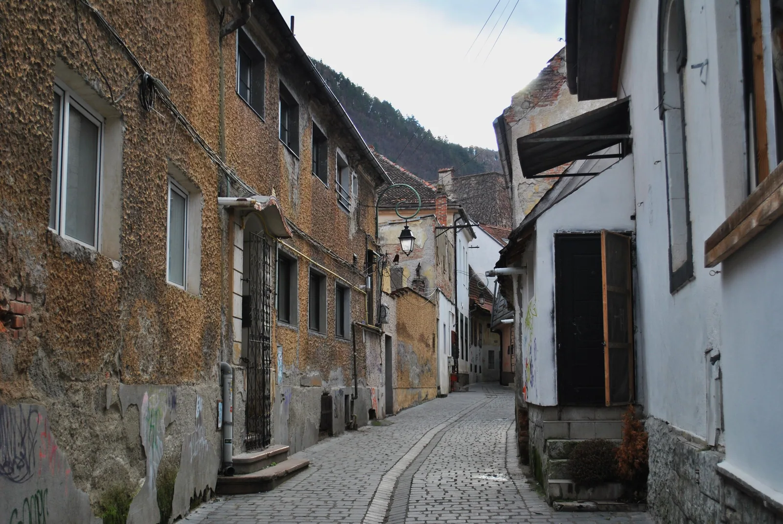 Weekend în Brașov cu un match: Centrul Vechi, Schei și o decizie la tâmplărie